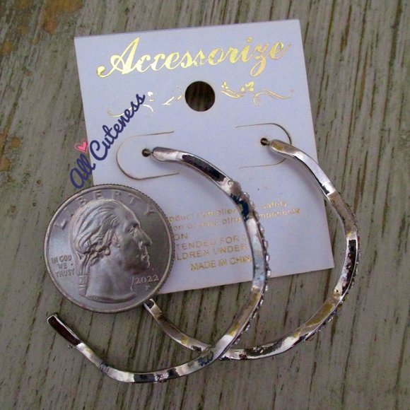 🎀 Wavy Hoop Earrings - Picture 5 of 5